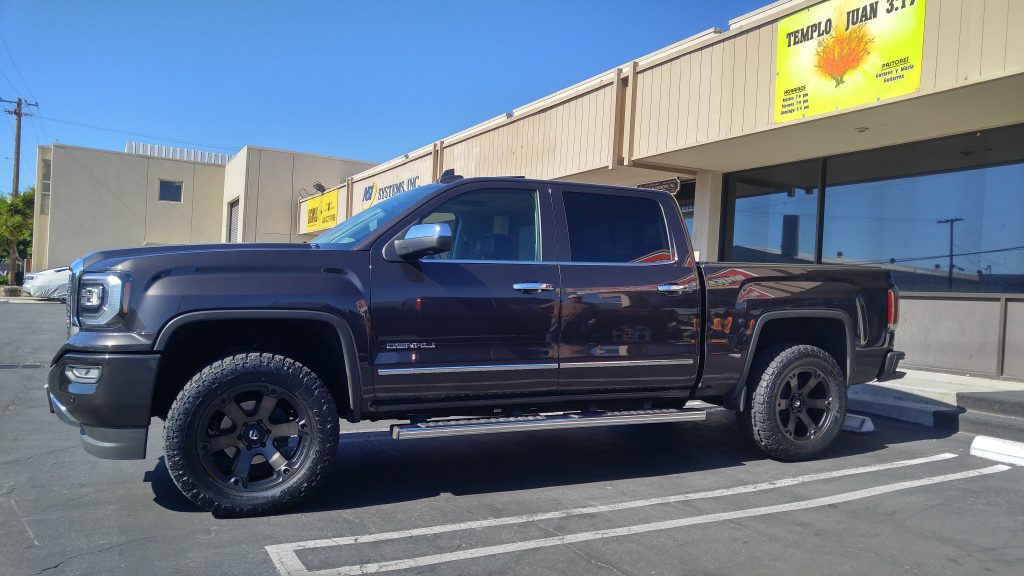 2016 GMC Denali 1500 2.5" leveling Kit, 20X9 Fuel Beast Rims, 305/55R20 Toyo Open Country AT II Tires(33" Tall)