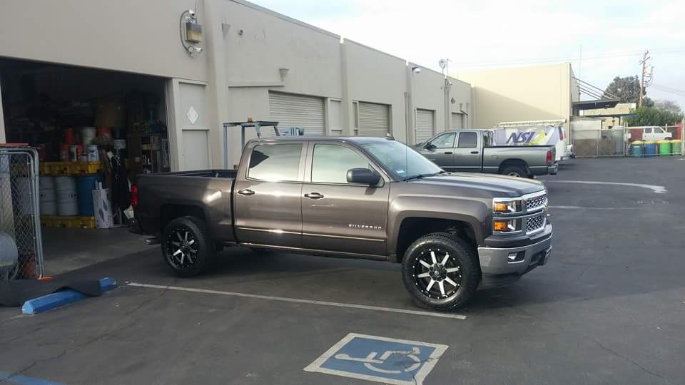 2015 Chevy 1500 2.25 leveling kit, 275/60R20 Toyo Open Country AT II Tires(33" Tall), 20X9 Fuel Maverick w/Polished Face