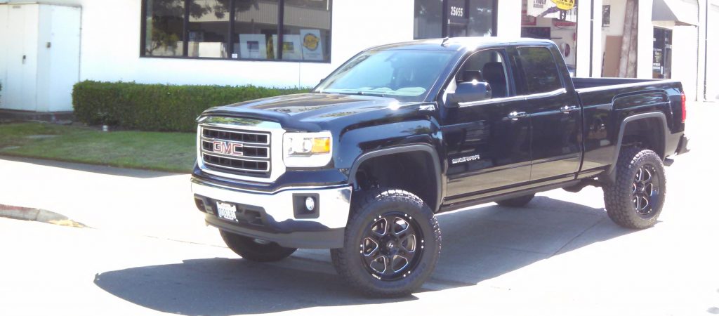 2015 GMC 1500 4WD 6" Fabtech Lift, 3.5X12.5 R20 Toyo Open Country ATII Tires, 20X9 Hostile Rims